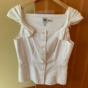 Short sleeveless top